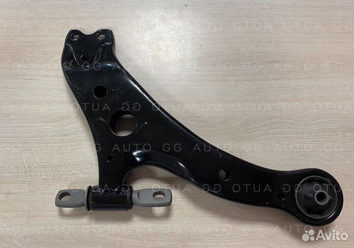 Рычаг подвески передний правый Камри V 40-50-55