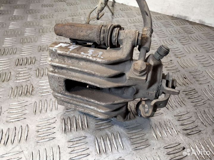 Задний левый суппорт Golf 4