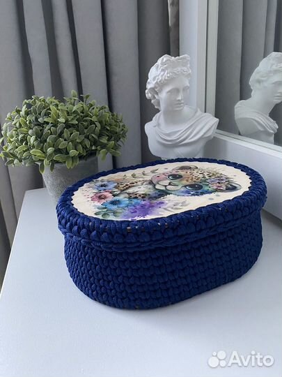 Вязаная корзинка ручной работы