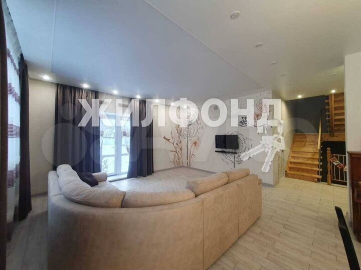 Дом 312 м² на участке 12 сот.