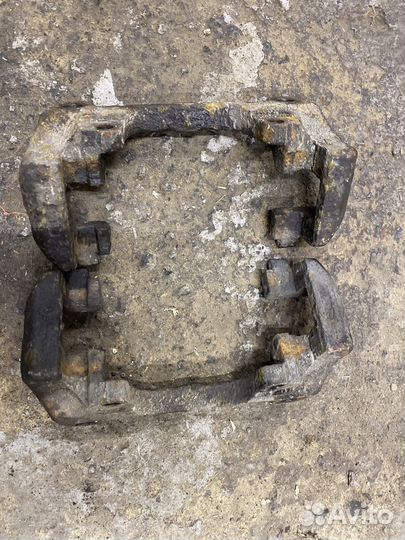 Суппорта передние скобы Рено Меган 2