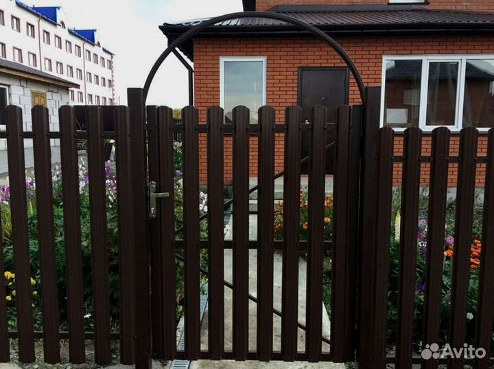 Забор из евроштакетника быстро