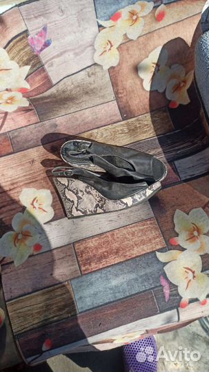 Босоножки 38