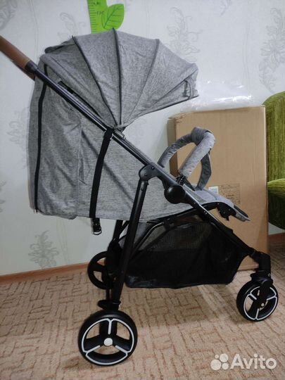 Прогулочная коляска новая