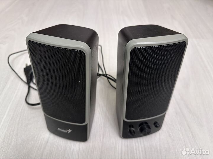 Компьютерные колонки Genius SP-M200