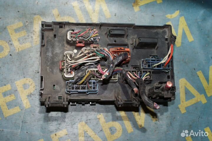 Блок предохранителей (черный) Chrysler Voyager 4