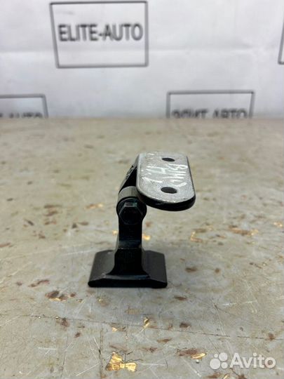 Петля двери передняя левая Bmw 5 G30 2.0 2020