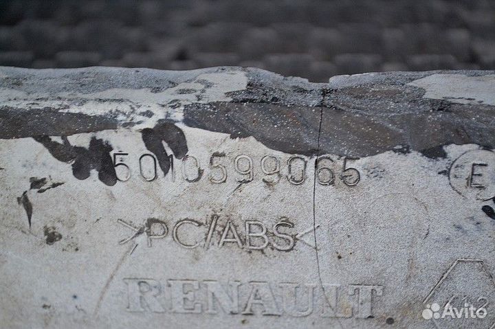 Корпус основной подножки, левый renault trucks Mag