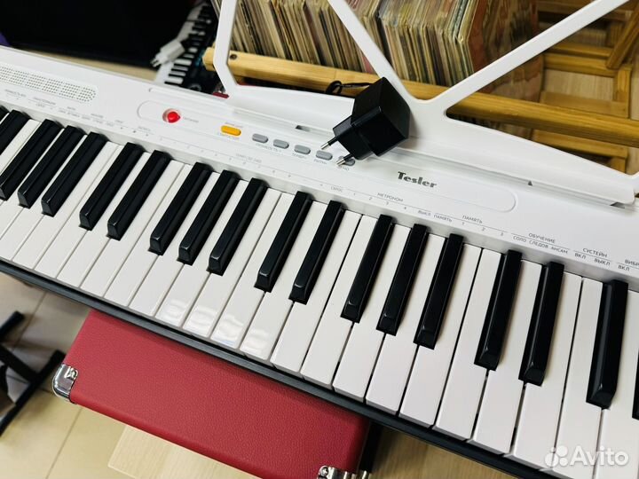 Синтезатор Tesler Новый