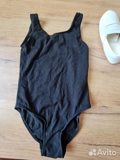 Гимнастический купальник и чешки