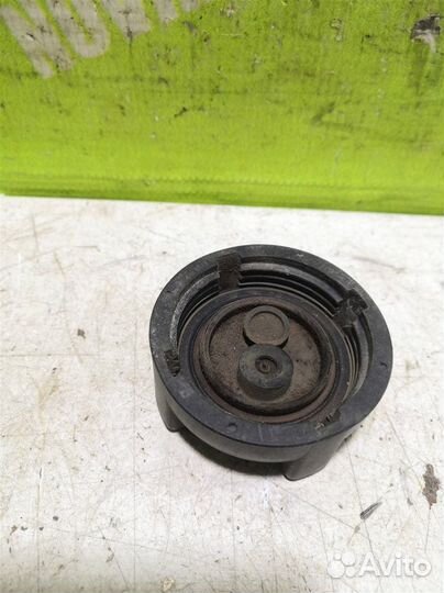 Крышка расширительного бачка Ауди 100 44 кузов С3