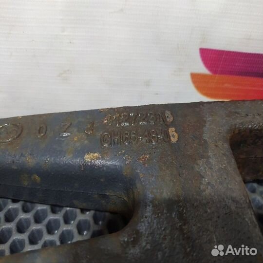 Кронштейн переднего амортизатора нижний