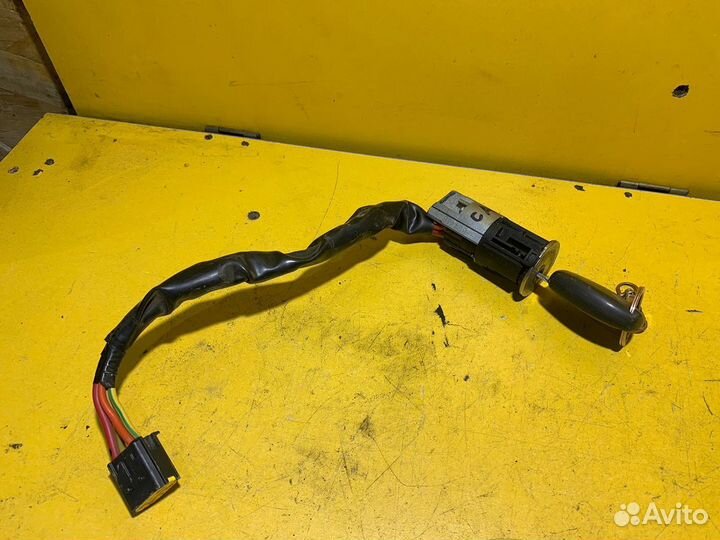 Замок зажигания Renault Sandero 2009-2014