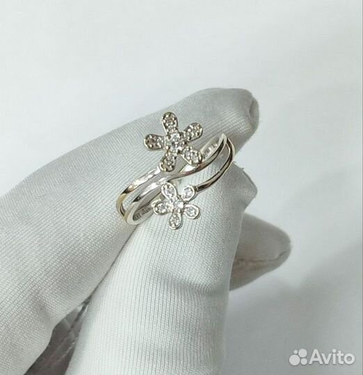 Кольцо с синтетическим камнем Золото