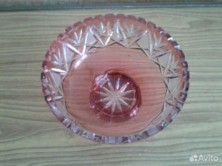 Ваза из хрусталя розового цвета. Германия