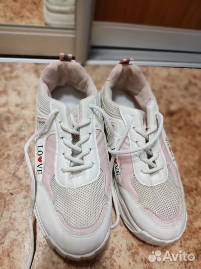 Кроссовки женские