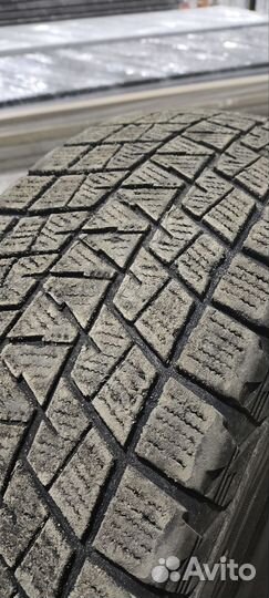 Bridgestone Blizzak DM-V1 225/65 R17