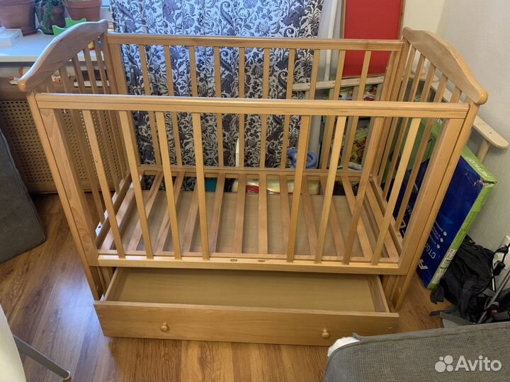 Кроватка детская Кубаньлесстрой с маятником массив