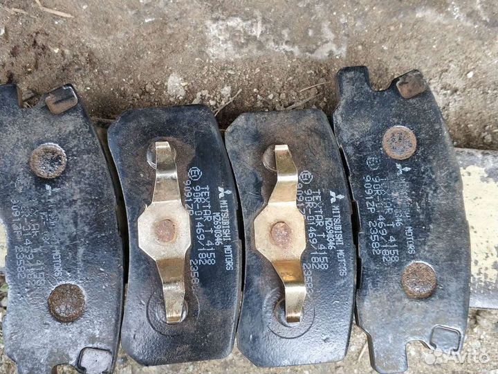 Тормозные колодки MZ690346