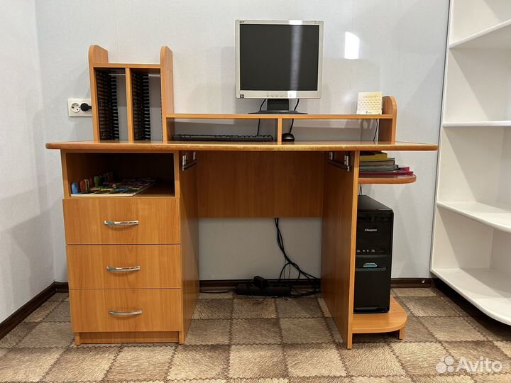 Стол компьютерный