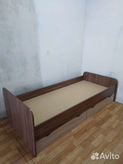 Кровать