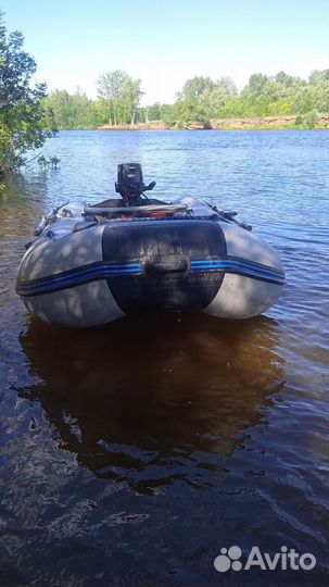 Лодка с мотором
