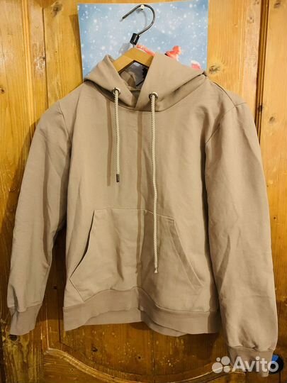 Отдам за благодарность женские вещи