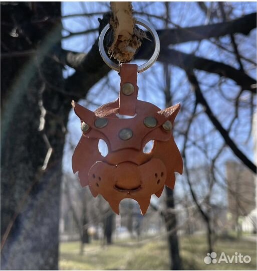 Брелок из кожи