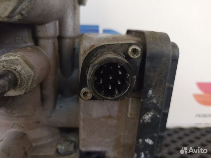 Кран управления тормозами прицепа