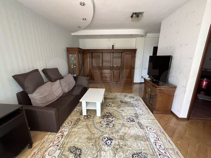 2-к. квартира, 70 м², 3/6 эт.