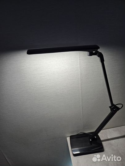 Настольная лампа