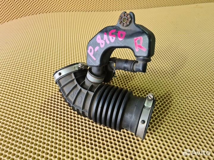 Патрубок воздушного фильтра передний правый