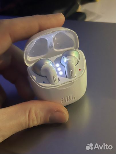 Bluetooth наушники JBL tune220TWS