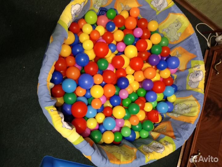 Сухой бассейн с шариками
