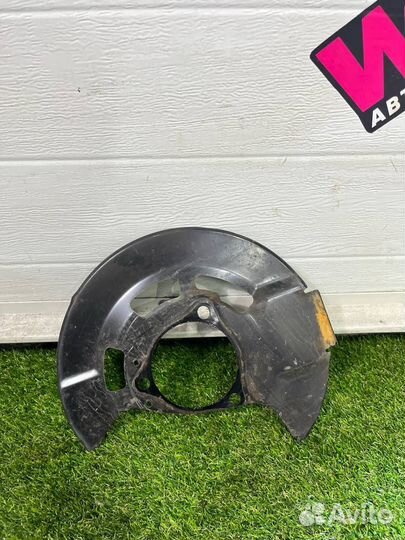 Тормозной щиток передний левый Chevrolet Equinox