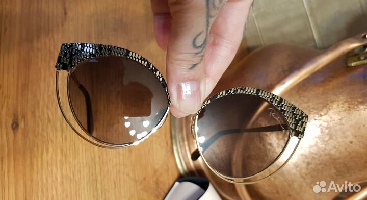 Солнцезащитные очки Roberto Cavalli