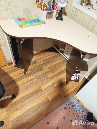 Письменный стол для школьника бу