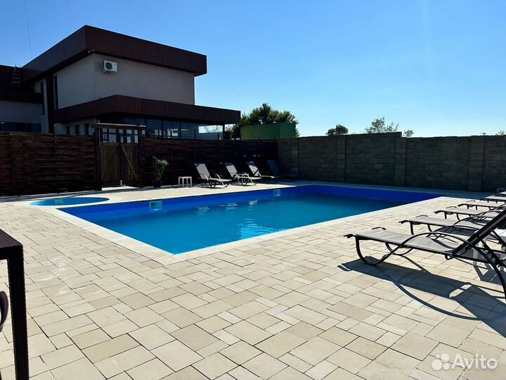 Отдых у бассейна