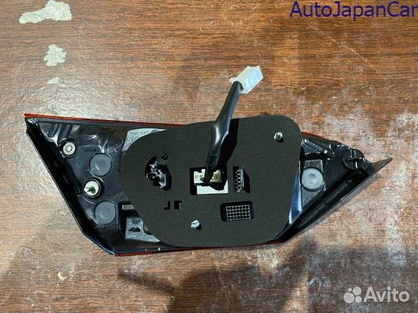 Тойота Камри 70 Фонарь в дверь багажника