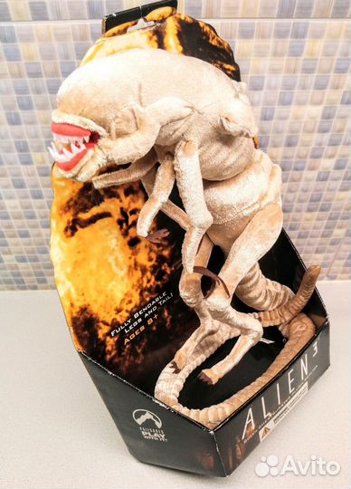 Фигурки Королевы Чужих и Лицехвата из фильма Чужой