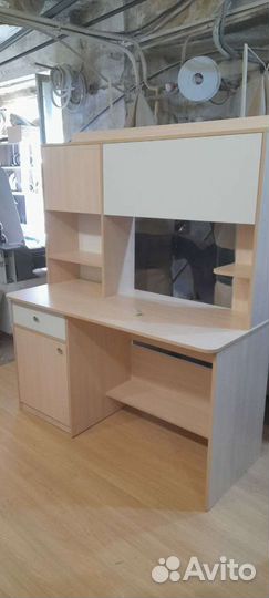 Письменный стол