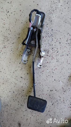 Педаль тормоза Toyota Corolla E150 X