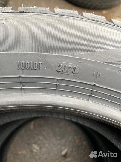 Pirelli Formula Ice FR 215/55 R17 98T
