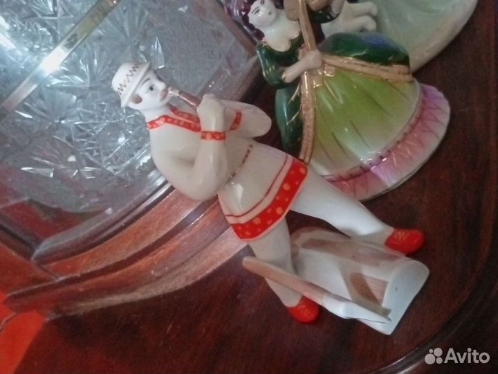 Статуэтка фарфор
