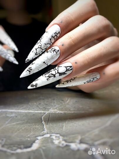 Маникюр / педикюр