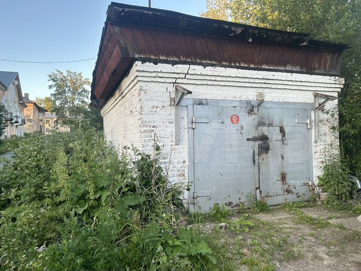 Гараж, > 30 м²