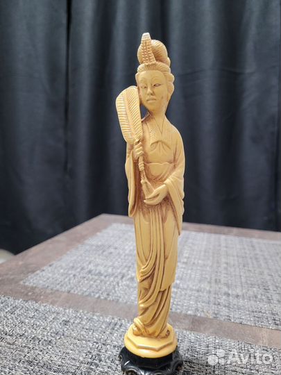 Статуэтка китаянка с веером