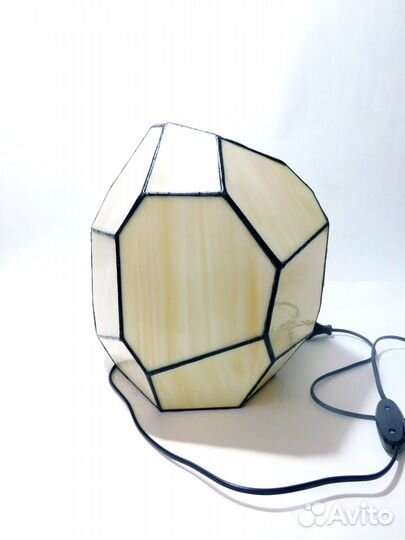 Декоративный светильник из витражного стекла