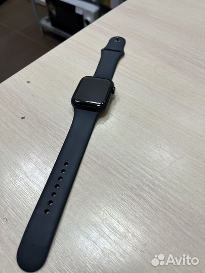 Apple Watch SE 2 44 b11