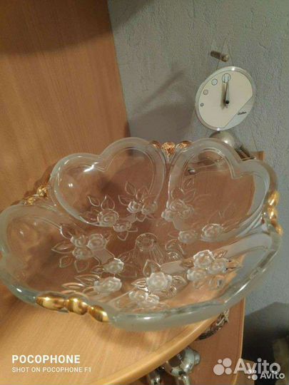 Ваза для фруктов на ножке